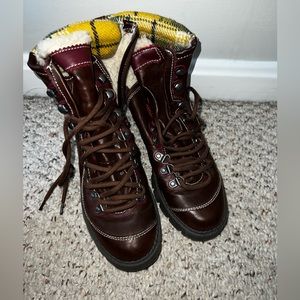 Fashion hiking boot